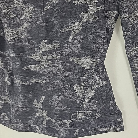 Lululemon Women's Outrun The Elements Half Zip Pullover Gray Camo Athletic Sz 4 - Picture 3 of 8